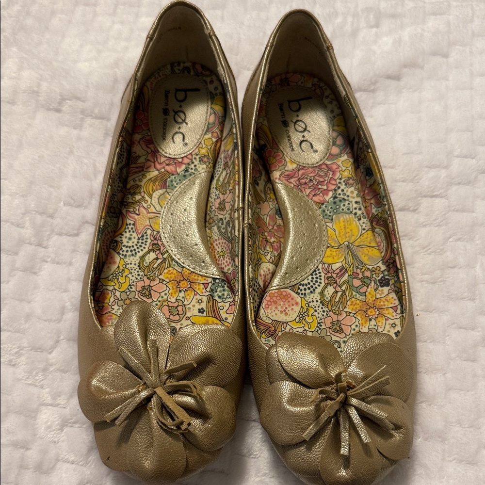 b.o.c. Women's Metallic Gold Flats with Floral Insole